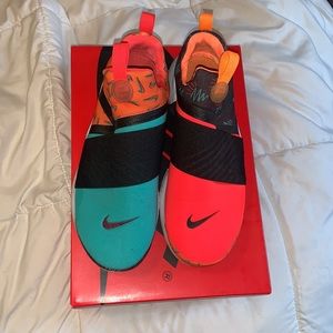 NIKE (7Y) PRESTO EXTREME(GS) 'MISMATCHED"